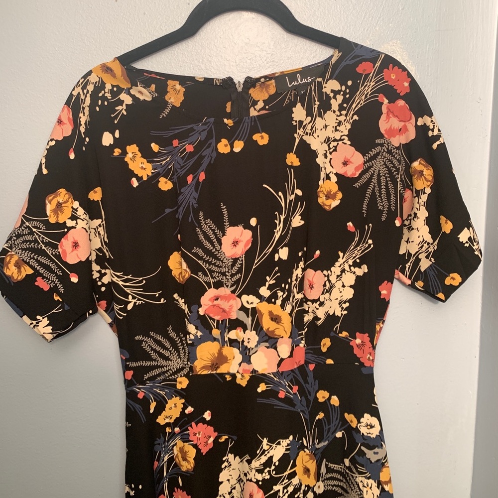 LULUS BLACK FLOWERY DRESS